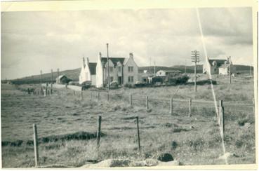 Lochboisdale School taken 60/70s where my father Willie MacKinnon from 455 Strome was a pupil in the 1930s & 40s. Inserted by his daughter Anne-marie.
