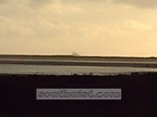 August 2007 HMS Daring spotted from my living room at Bridgend in Creagorry.My Camera was playing-up (human error) so I never got the best pics of it, but the warship seemed to maneuver so effortlessly and looked huge.News link: http://www.dailymail.co.uk/pages/live/articles/news/news.html? 