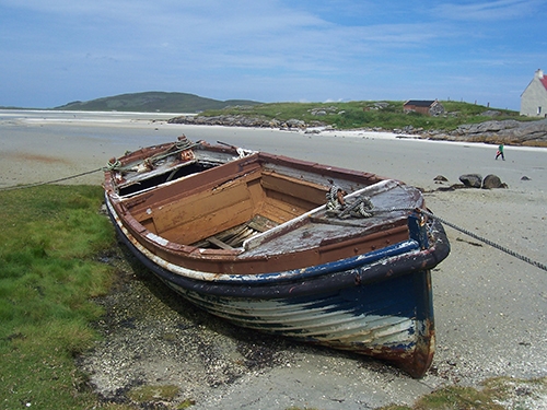 A boat at rest in Eoligarry.