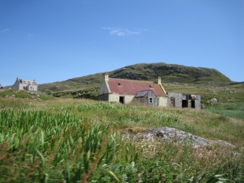 april 2010.cottage on eriskay.